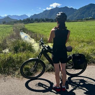 Mein Tipp für alle, 
die (wie ich) stilvolles Wohnen und genussvolles Radfahren mögen: 

Radeln im Murnauer Moos - 
direkt vor der Haustüre der Ferienwohnung SCHELLENWIES*****! 

Einfach nur schön!!!

#murnauermoos 
#radelnmachtglücklich 
#naturliebe 
#krafttanken 
#berge 
#ferienwohnung 
#murnauamstaffelsee