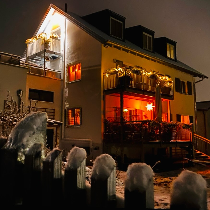 Friedvolle, harmonische und entspannte Weihnachten 2025 allen meinen Gästen des SCHELLENWIES***** und Freunden des Hauses!
Herzlichst Ihre und Eure Gastgeberin Kathrin Succow