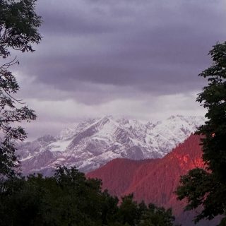 Momentaufnahme.
Echtzeit.
Eben.
5:15.
Sunset Alpspitze und Benediktenwand.
Aus’m Fenster im SCHELLENWIES.
Willkommen im Blauen Land am Alpenrand!
#blauesland
#urlaubindenbergen
#urlaubindeutschland
#alps
#ferienwohnung